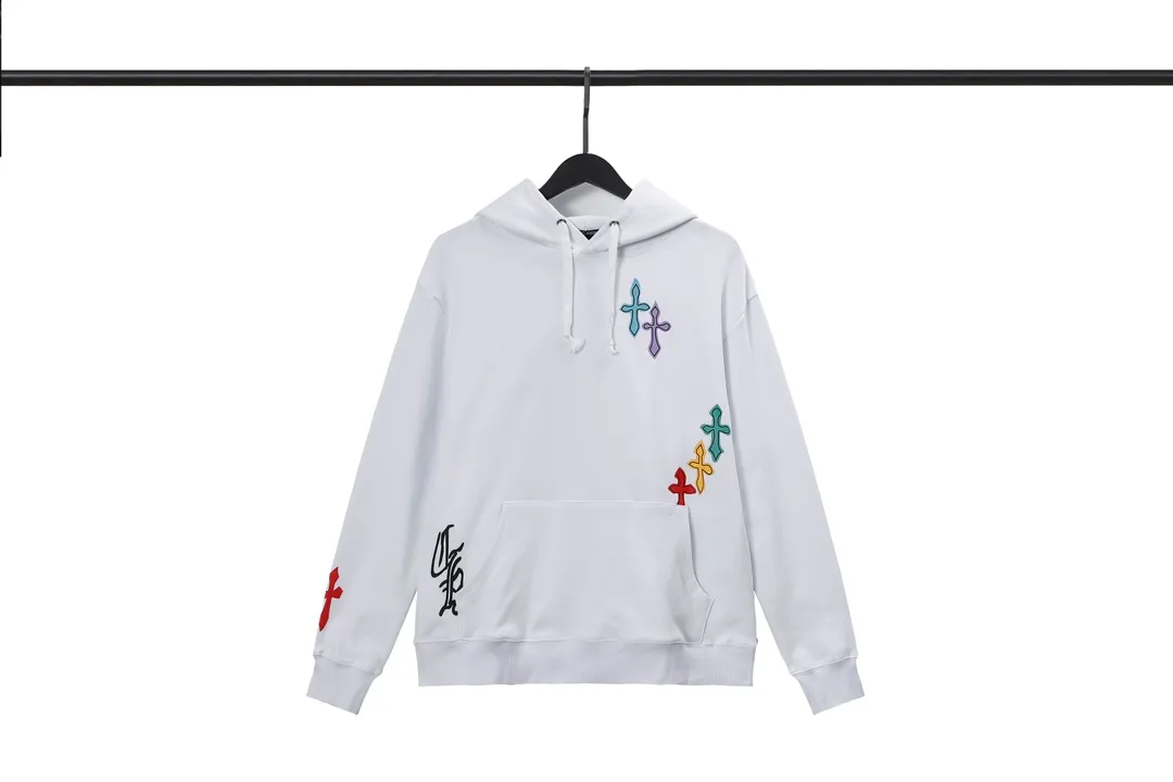 M28—P210 -Chrome Hearts/Chrome Hearts printed sweatshirt cardigan jacket -420 grams of high-density, high-quality wool, soft, delicate and skin-friendly, soft and silky to the touch, warm and skin-friendly -The hardware zipper accessories are all customized and full of details -Colour: black white -Size: S M L XL